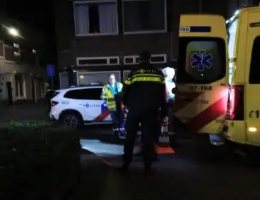 Persoon uit woning gehaald met hoogwerker