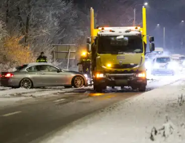 Automobilist verliest macht over stuur door gladheid