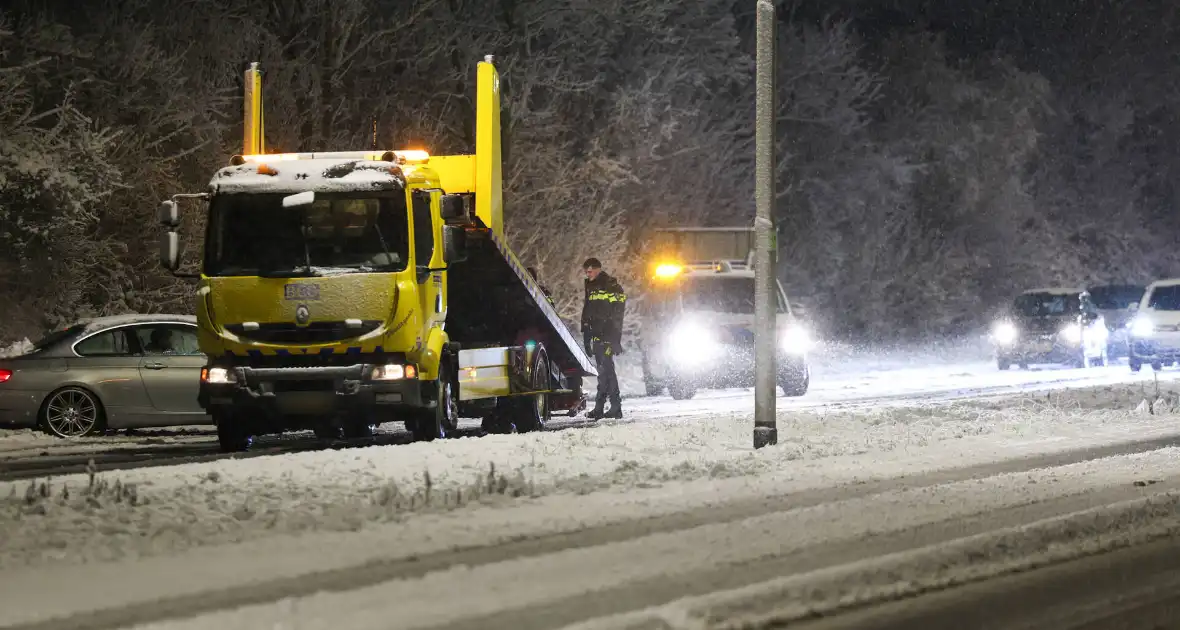 Automobilist verliest macht over stuur door gladheid - Foto 2