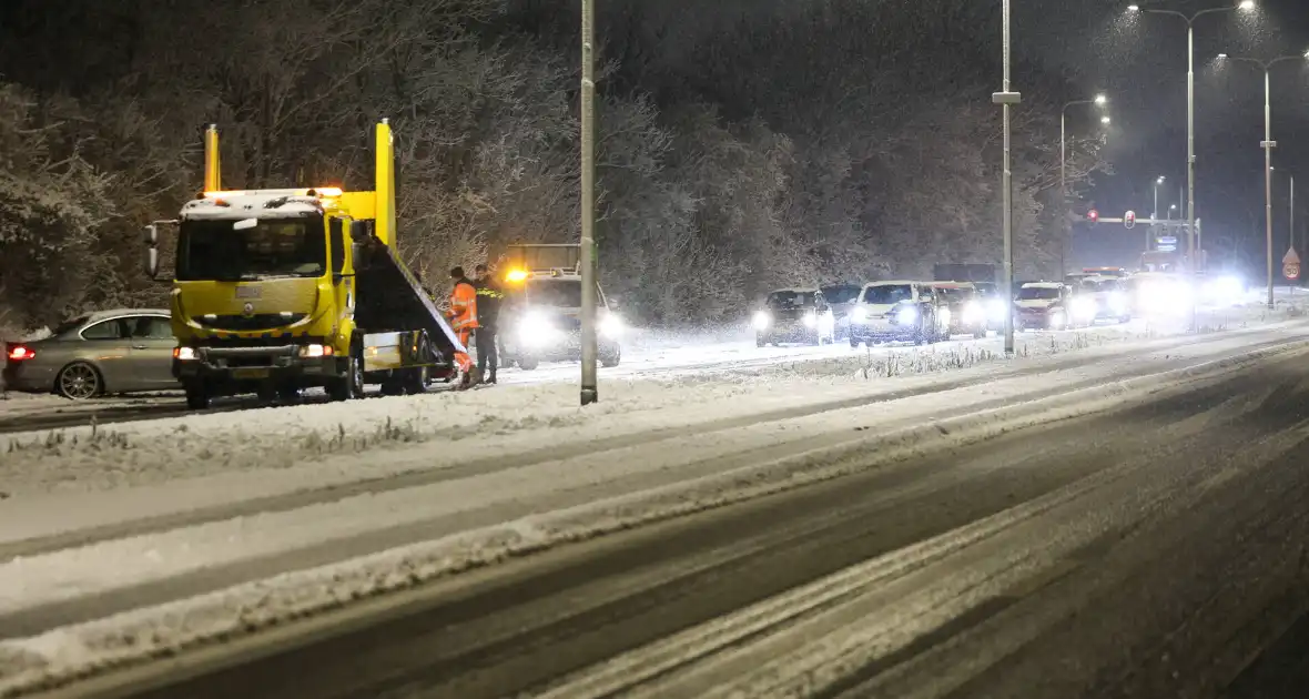 Automobilist verliest macht over stuur door gladheid - Foto 3