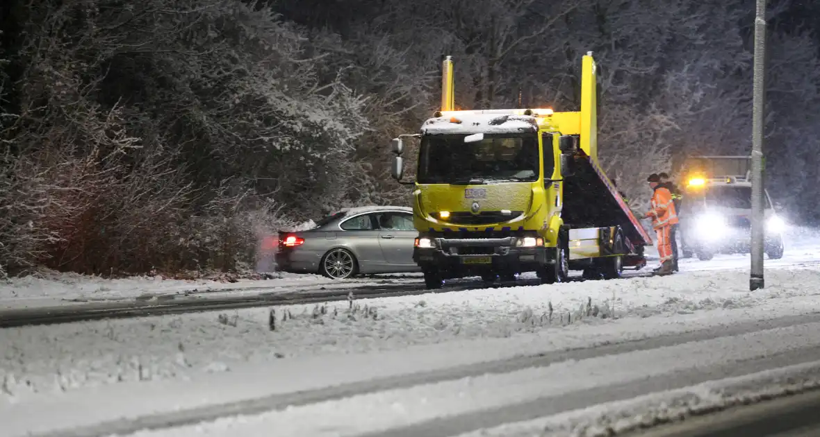 Automobilist verliest macht over stuur door gladheid - Foto 4