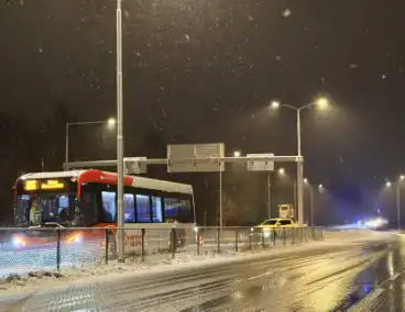 Stadsbus strandt op N264, passagiers stappen over