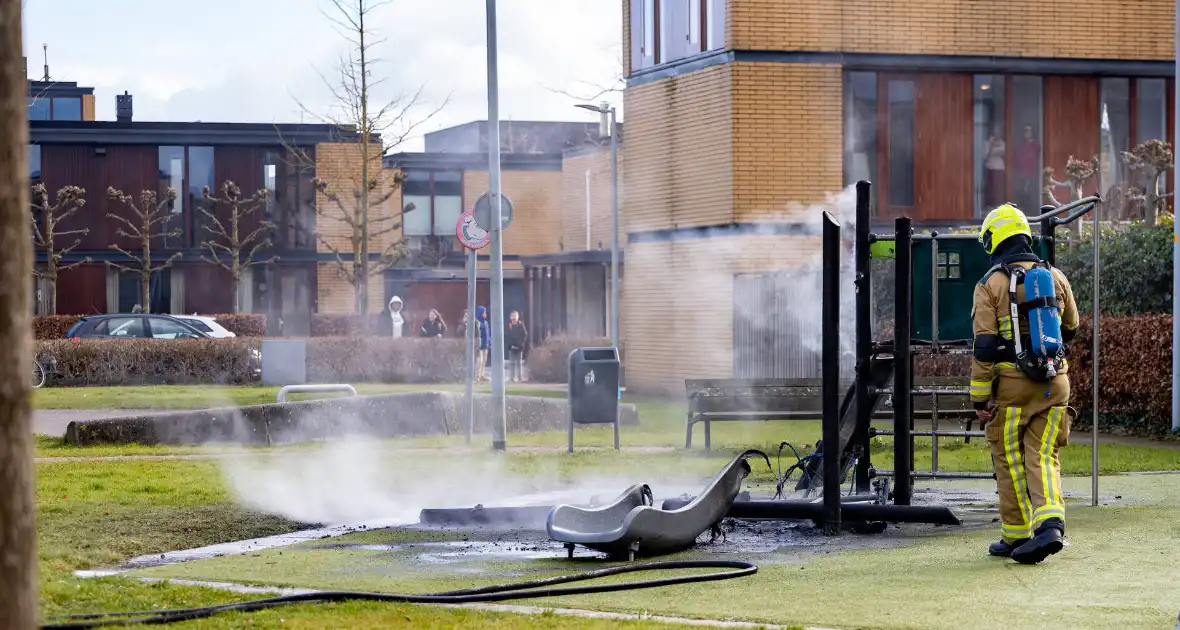 Buitenbrand in speeltuin door vandalisme - Foto 2
