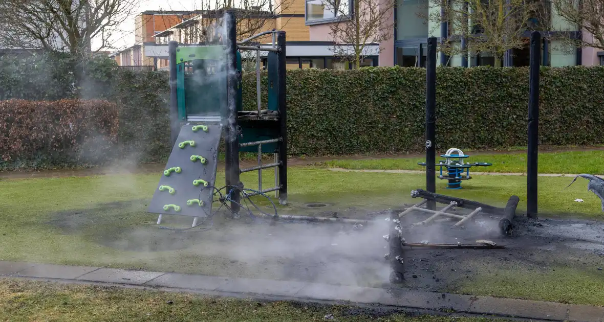 Buitenbrand in speeltuin door vandalisme - Foto 3