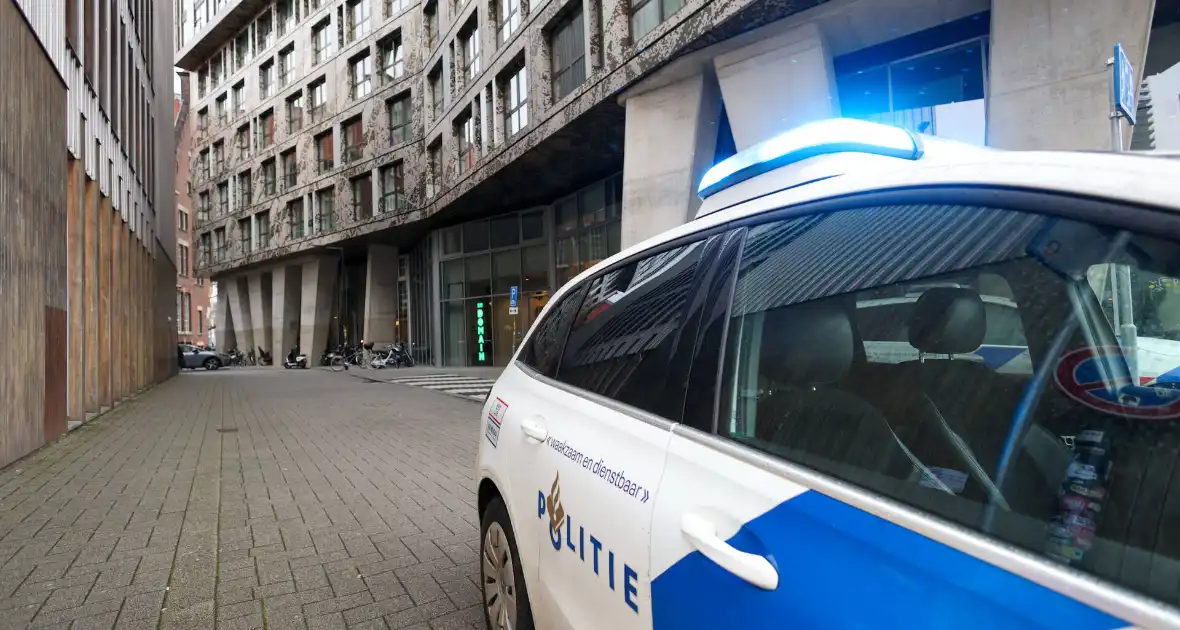 Vrouw steekt man en beide naar ziekenhuis - Foto 1