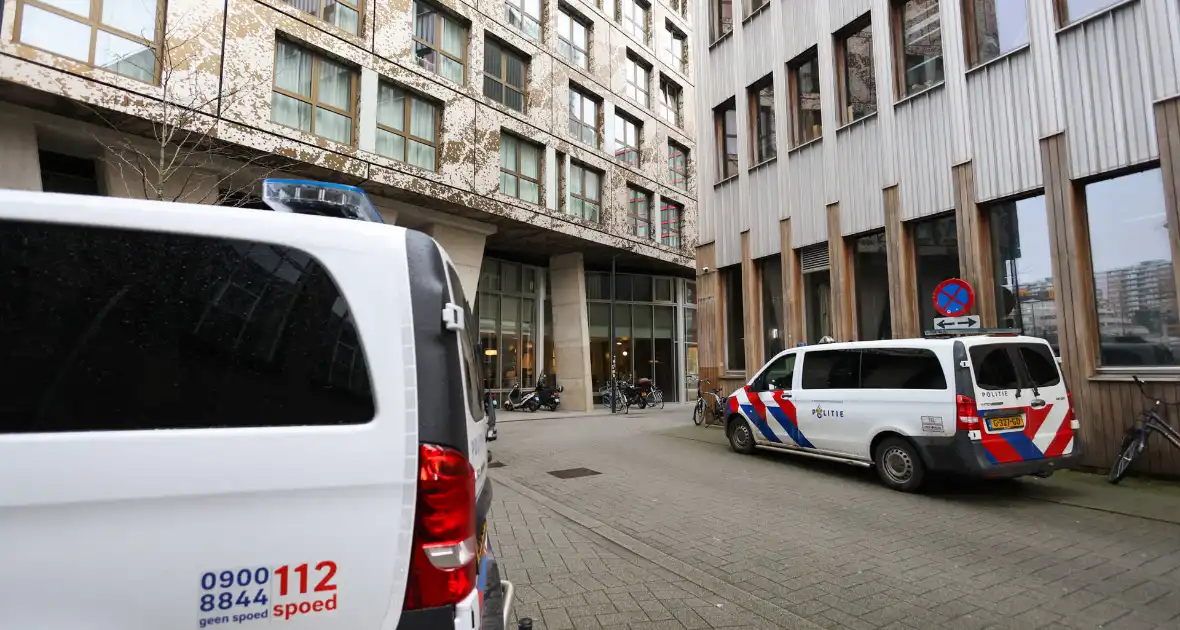 Vrouw steekt man en beide naar ziekenhuis - Foto 4
