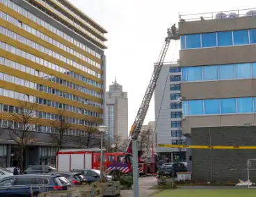 Brand op dak van politiebureau geblust