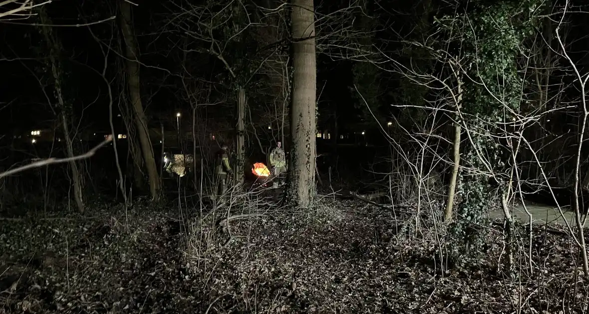 Brandweer bestrijdt aangestoken brand - Foto 2