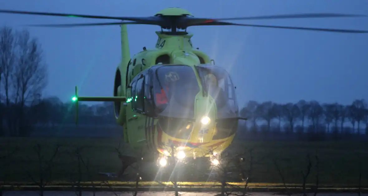 Traumahelikopter landt voor noodsituatie in ziekenhuis - Foto 1