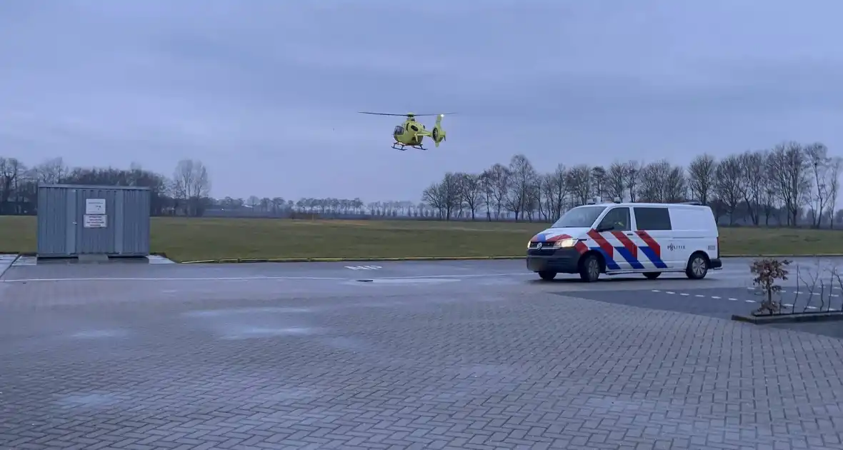 Traumahelikopter landt voor noodsituatie in ziekenhuis - Foto 10