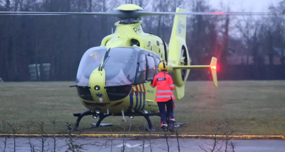 Traumahelikopter landt voor noodsituatie in ziekenhuis - Foto 3