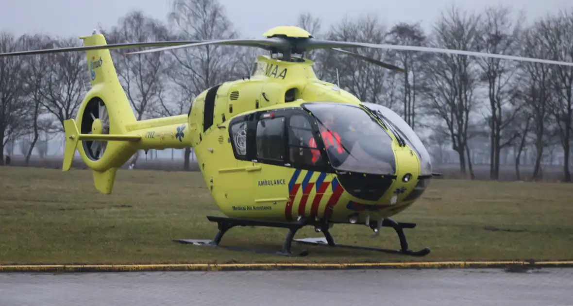 Traumahelikopter landt voor noodsituatie in ziekenhuis - Foto 4