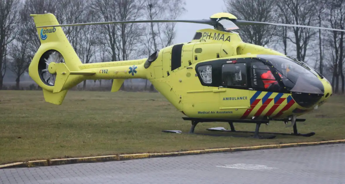 Traumahelikopter landt voor noodsituatie in ziekenhuis - Foto 5