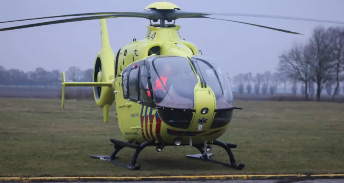 Traumahelikopter landt voor noodsituatie in ziekenhuis - Foto 6