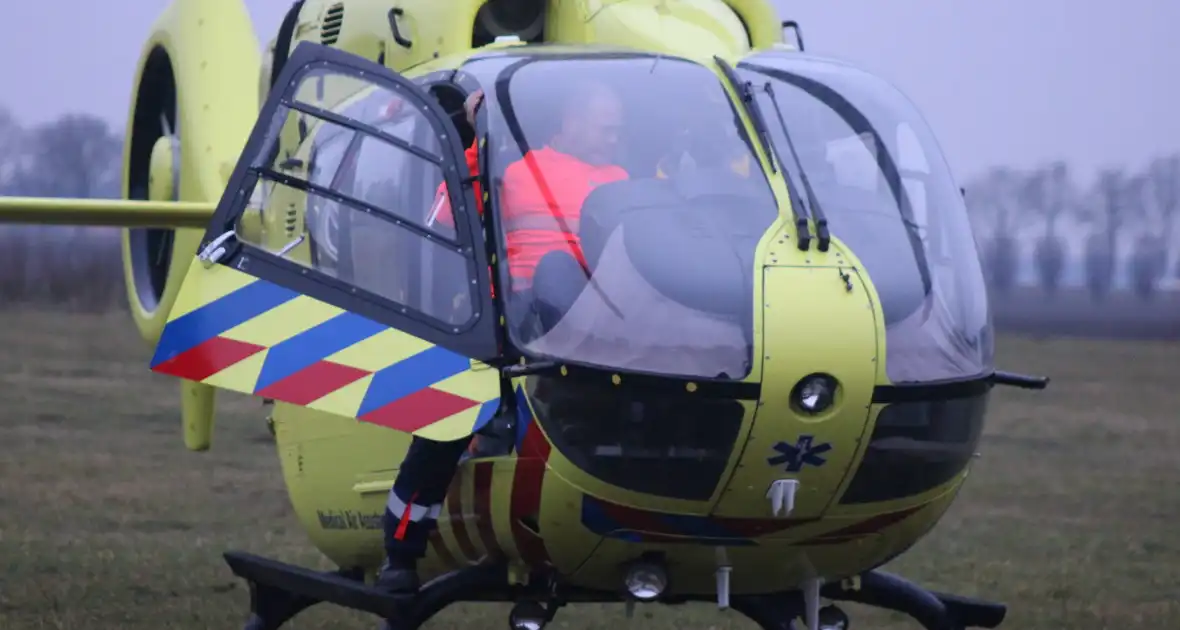 Traumahelikopter landt voor noodsituatie in ziekenhuis - Foto 7