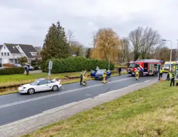 Aanrijding tussen twee auto's leidt tot gewonden