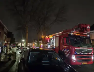 Brandweer veegt schoorsteen wegens brand