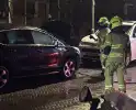 Brandweer dooft brand in auto