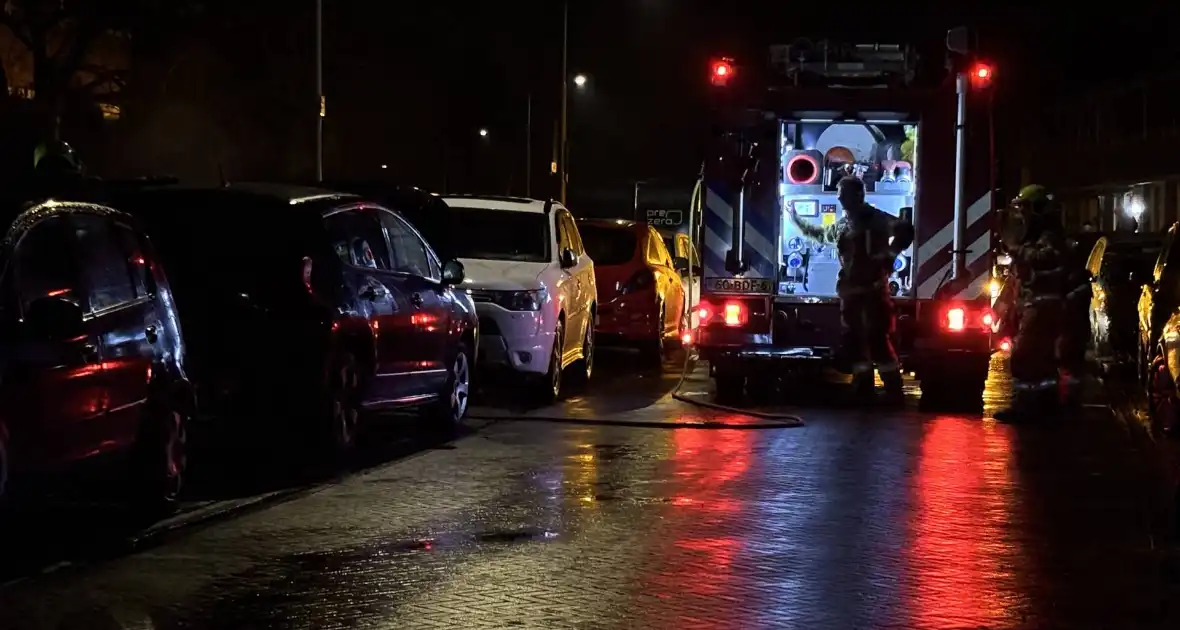 Brandweer dooft brand in auto - Foto 1