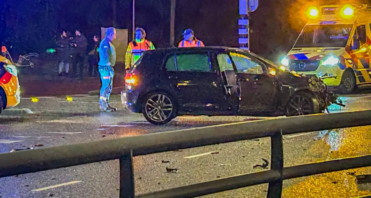 Auto verwoest na crash, bestuurder zwaargewond - Foto 5
