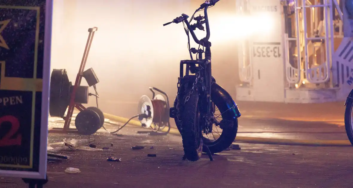 Brand in fietsenwinkel na vermoedelijke accu-ontbranding - Foto 3