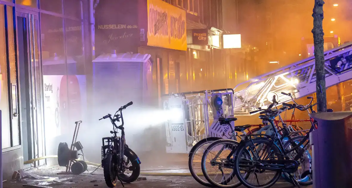 Brand in fietsenwinkel na vermoedelijke accu-ontbranding - Foto 4