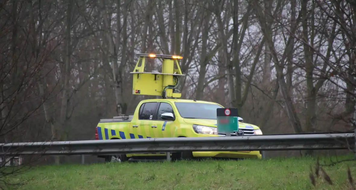 Botsing tussen vrachtwagen en auto zonder gewonden - Foto 2
