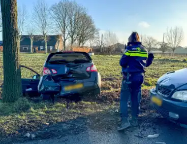 Aanrijding met twee voertuigen leidt tot wegafsluiting