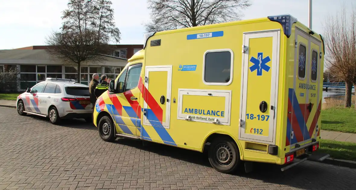 Scootmobiel belandt in het water met oudere bestuurder - Foto 1