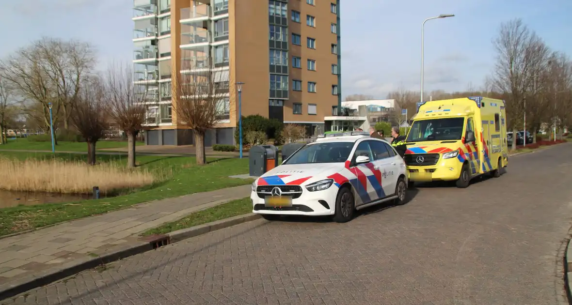 Scootmobiel belandt in het water met oudere bestuurder - Foto 2
