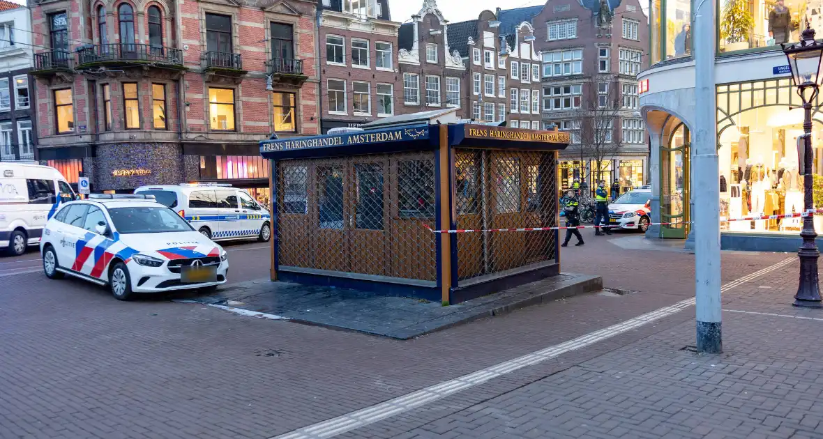 Fietser zwaargewond bij aanrijding met trams - Foto 2