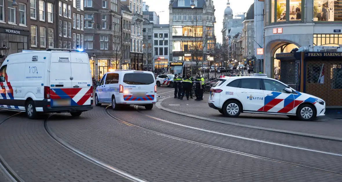 Fietser zwaargewond bij aanrijding met trams - Foto 4