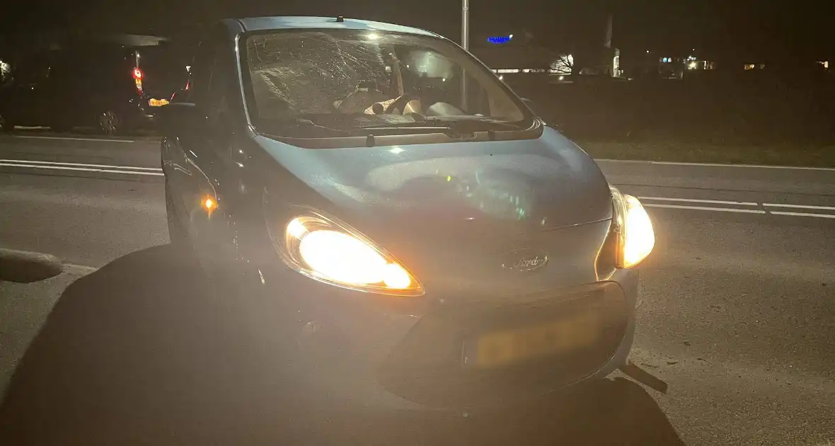 Ongeval met twee voertuigen zorgt voor schade - Foto 5