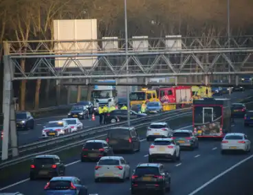 Ongeval tussen vrachtwagen en auto op snelweg