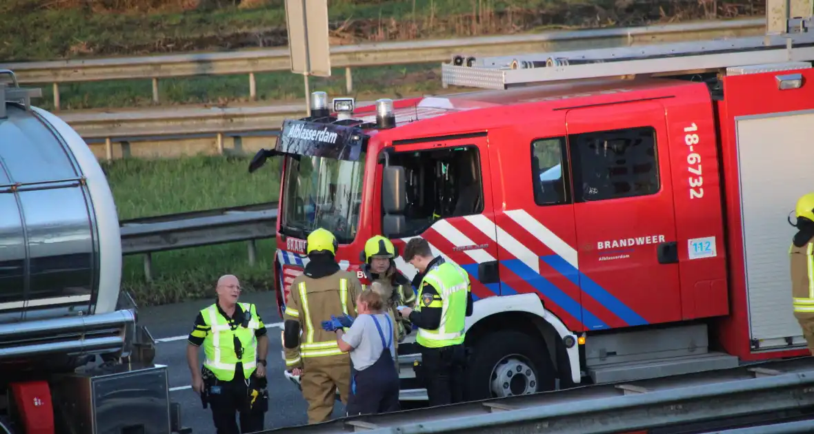 Ongeval tussen vrachtwagen en auto op snelweg - Foto 6