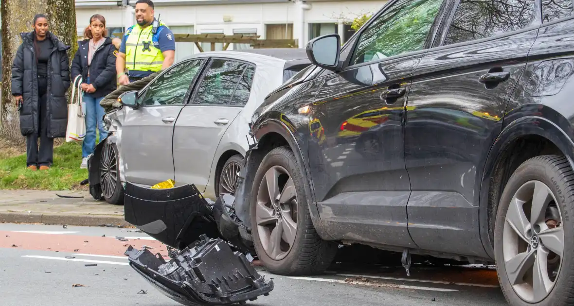 Botsing tussen twee voertuigen leidt tot letsel