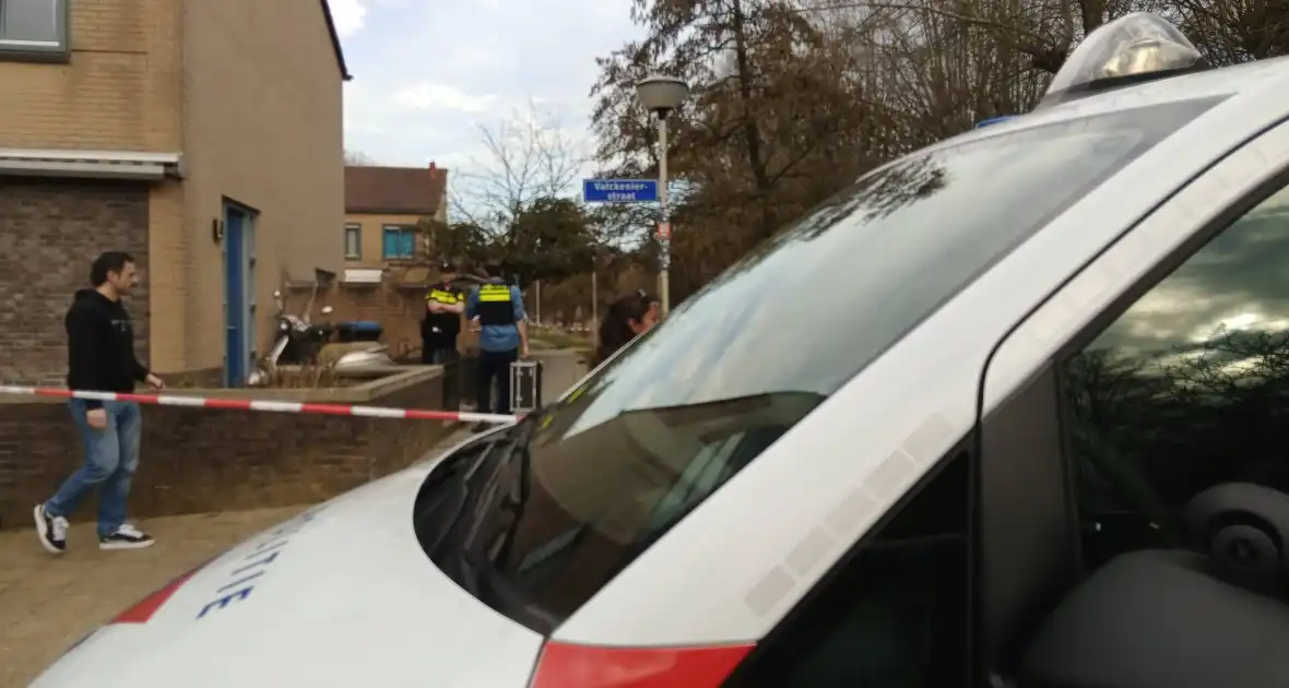 Arrestatieteam ingezet in woning - Foto 1
