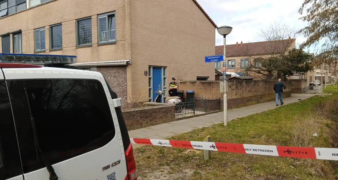 Arrestatieteam ingezet in woning - Foto 2