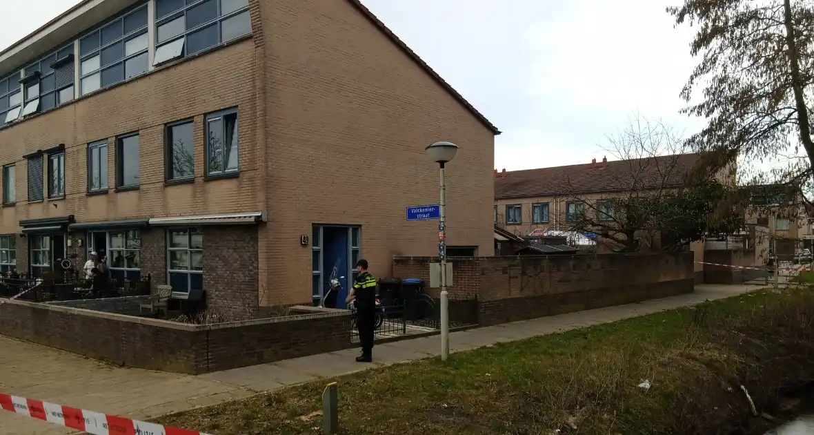 Arrestatieteam ingezet in woning - Foto 4