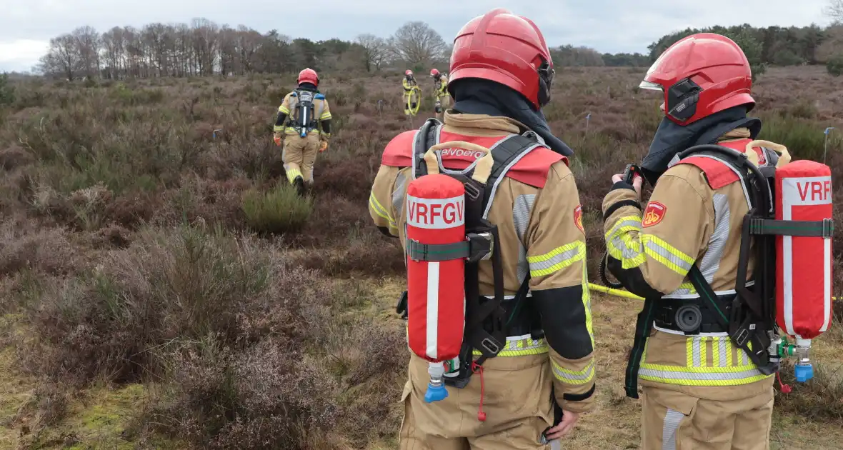 Brandweer houdt grootscheepse natuurbrand oefening - Foto 12