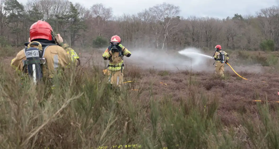 Brandweer houdt grootscheepse natuurbrand oefening - Foto 7