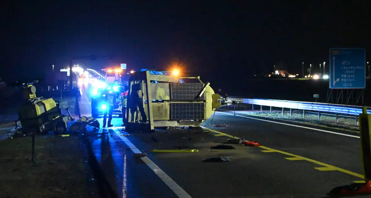 Bestuurder voortvluchtig na ongeval met pijlwagen - Foto 2