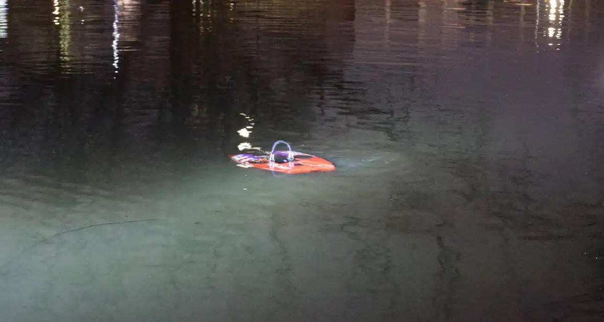 Persoon te water leidt tot grote hulpverlening - Foto 13