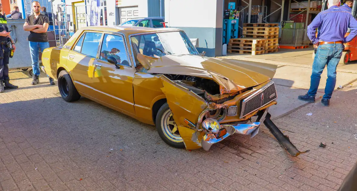 Oldtimer crasht na APK-keuring