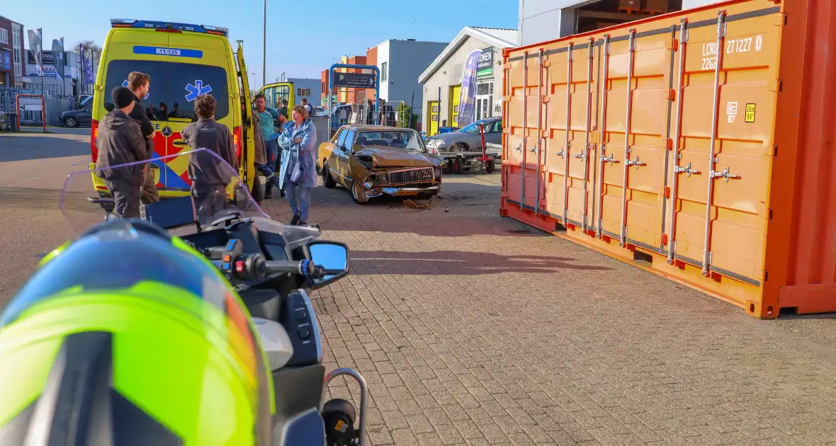 Oldtimer crasht na APK-keuring - Foto 4