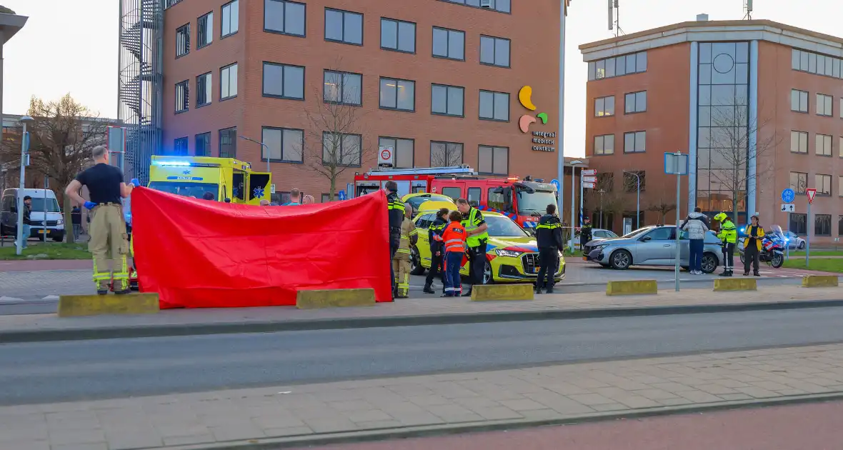 Zwaar gewonde bij aanrijding tussen auto en fiets - Foto 3