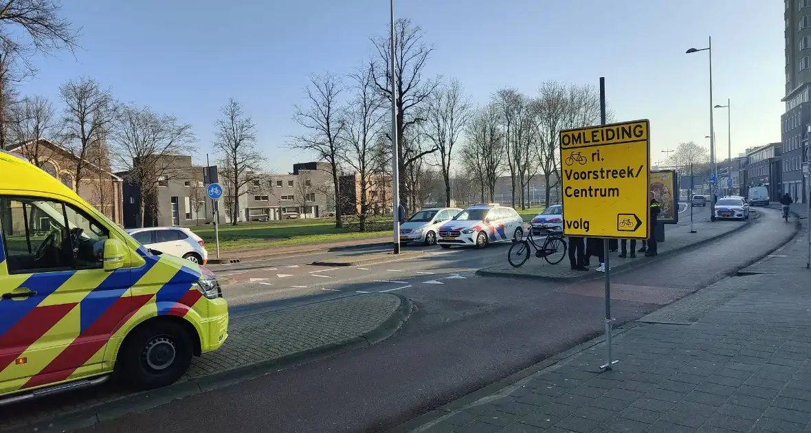 Raam van auto gesneuveld bij botsing