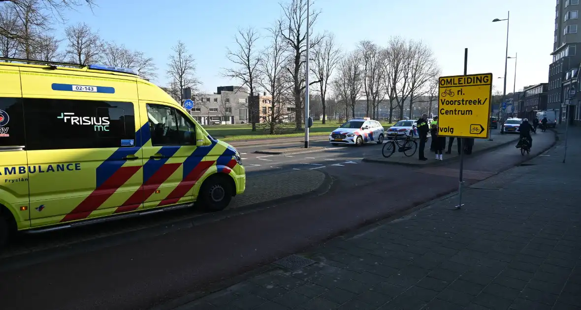 Raam van auto gesneuveld bij botsing - Foto 1