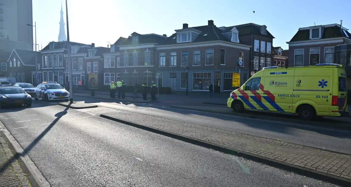 Raam van auto gesneuveld bij botsing - Foto 3