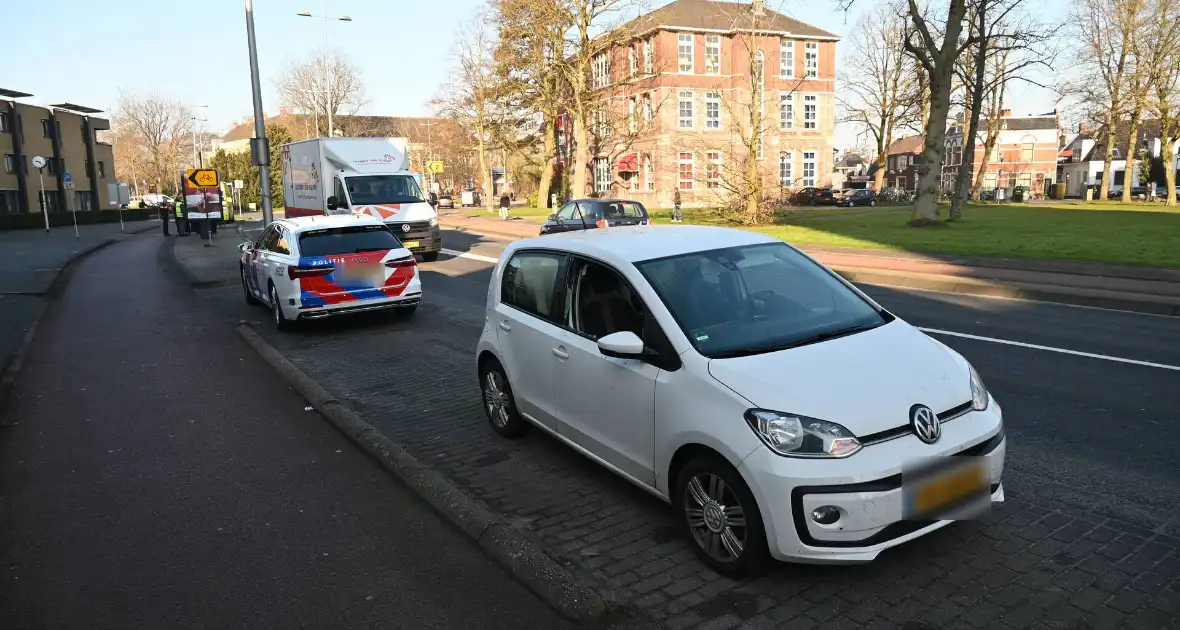 Raam van auto gesneuveld bij botsing - Foto 4